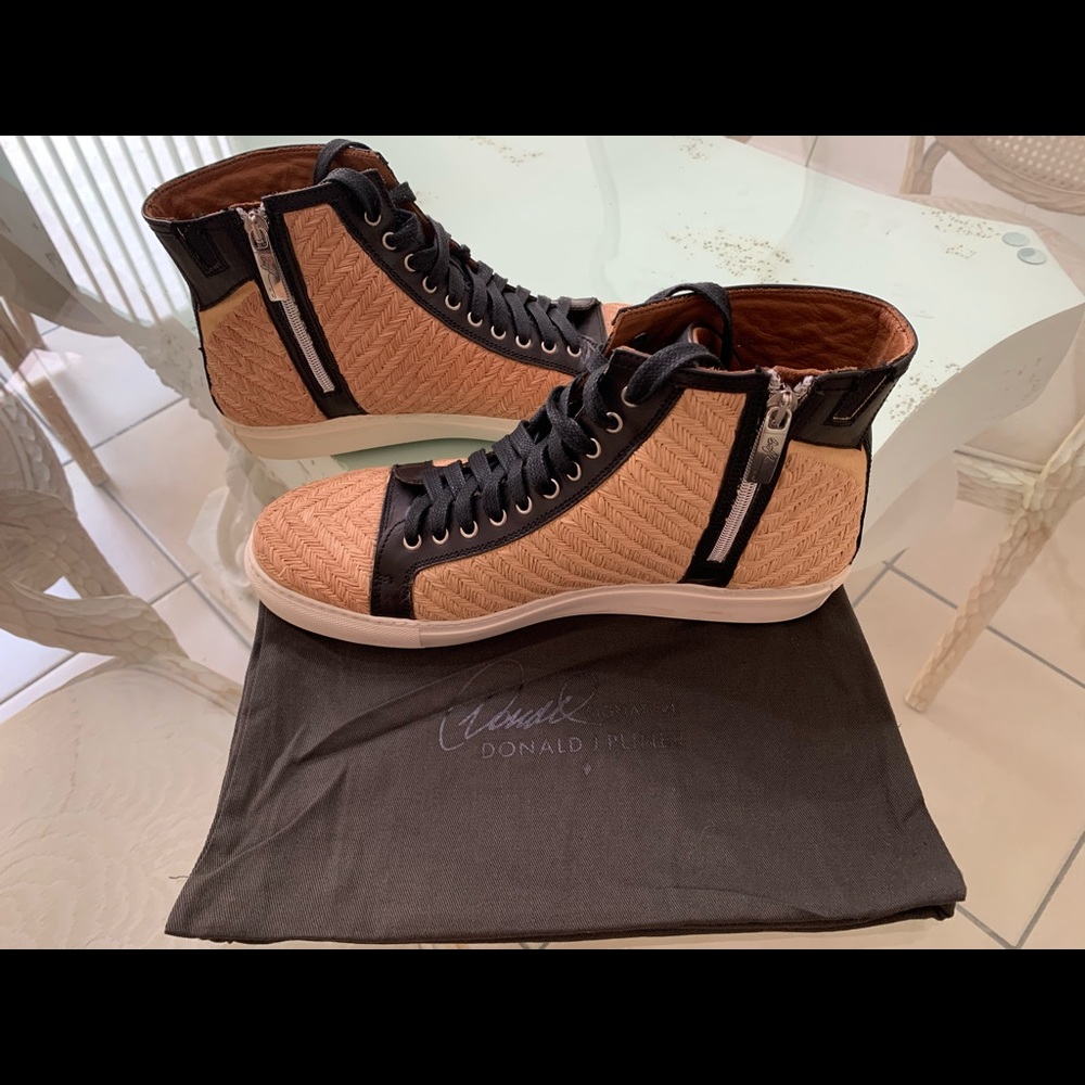 Donald J Pliner Lajos Signature High